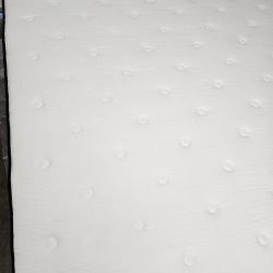 LIKE NEW! Wayfair King Size Mattress - Delivery Available