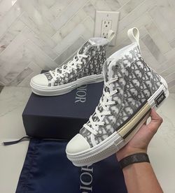 Dior b23