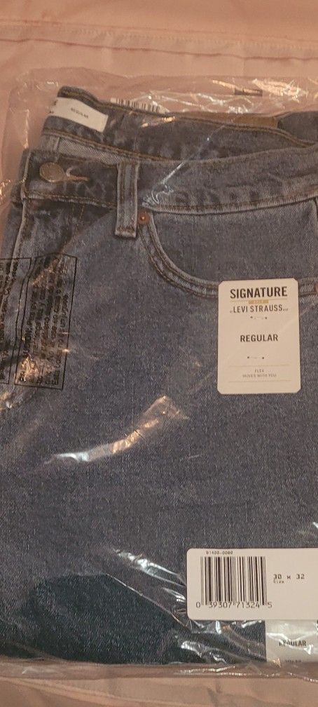 NEW Levi Jeans Regular 