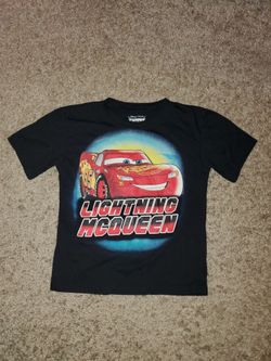 *NWOT* Disney Cars Lightning McQueen black t-shirt with red car graphic - size 5/6