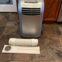 Air  Conditioner 12000btus 120$. Firm Super Cold Very Quite Filter And Ac Very Clean 