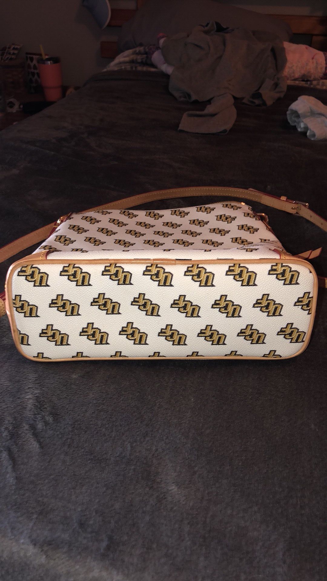Kids Purse/Crossbody With Chain for Sale in Cleburne, TX - OfferUp