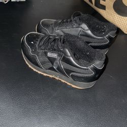 Kids Black Reebok Size 9