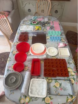 Baking molds, stamps, tools, macaroon mat, cake spinner, flower molds,