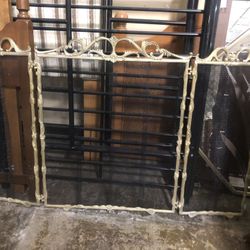Beautiful Vintage Brass Fire Guard Great Condition 