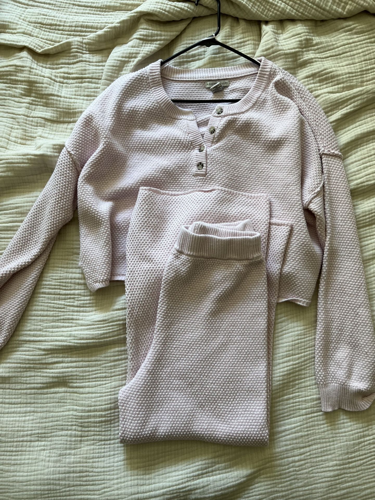 Women’s Tops & Bottoms (XL)