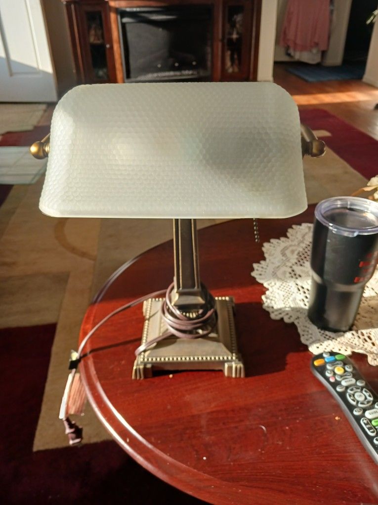 REALLY NEAT LOOKING  Table Or DESK  LAMP 15 INCHES TALL 