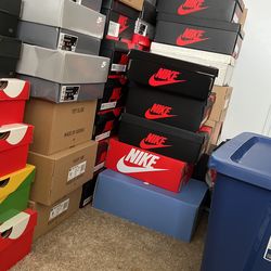 New DS Shoes Yeezys Jordan’s Lots Of Shoes And Sizes Shoot Me Offers 