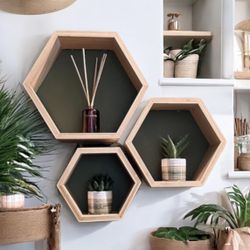 Brand New - Beautiful Hexagon 3 Piece Set Decore