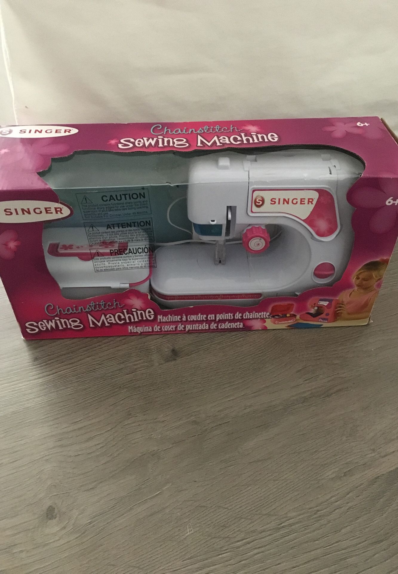 Singer children’s sewing machine - PINK/ WHITE