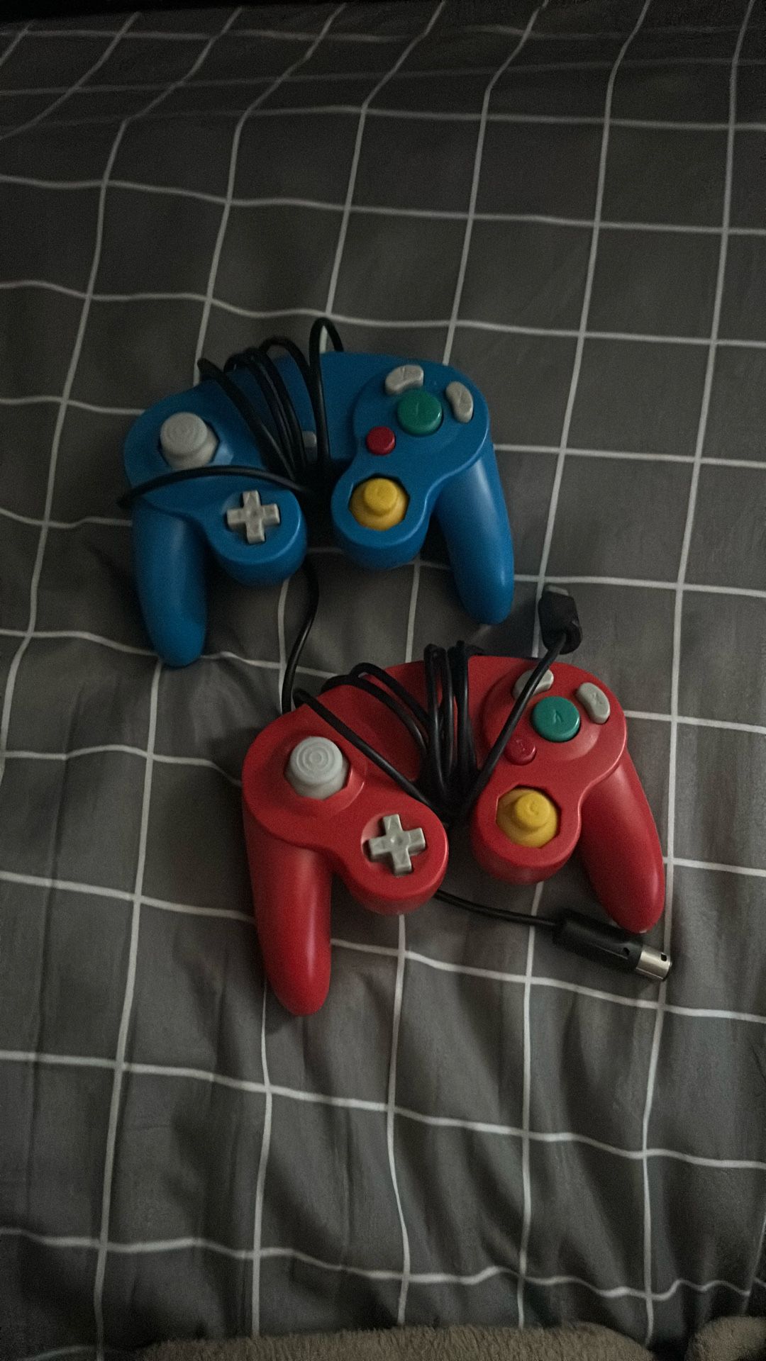 2 Gamecube controllers 