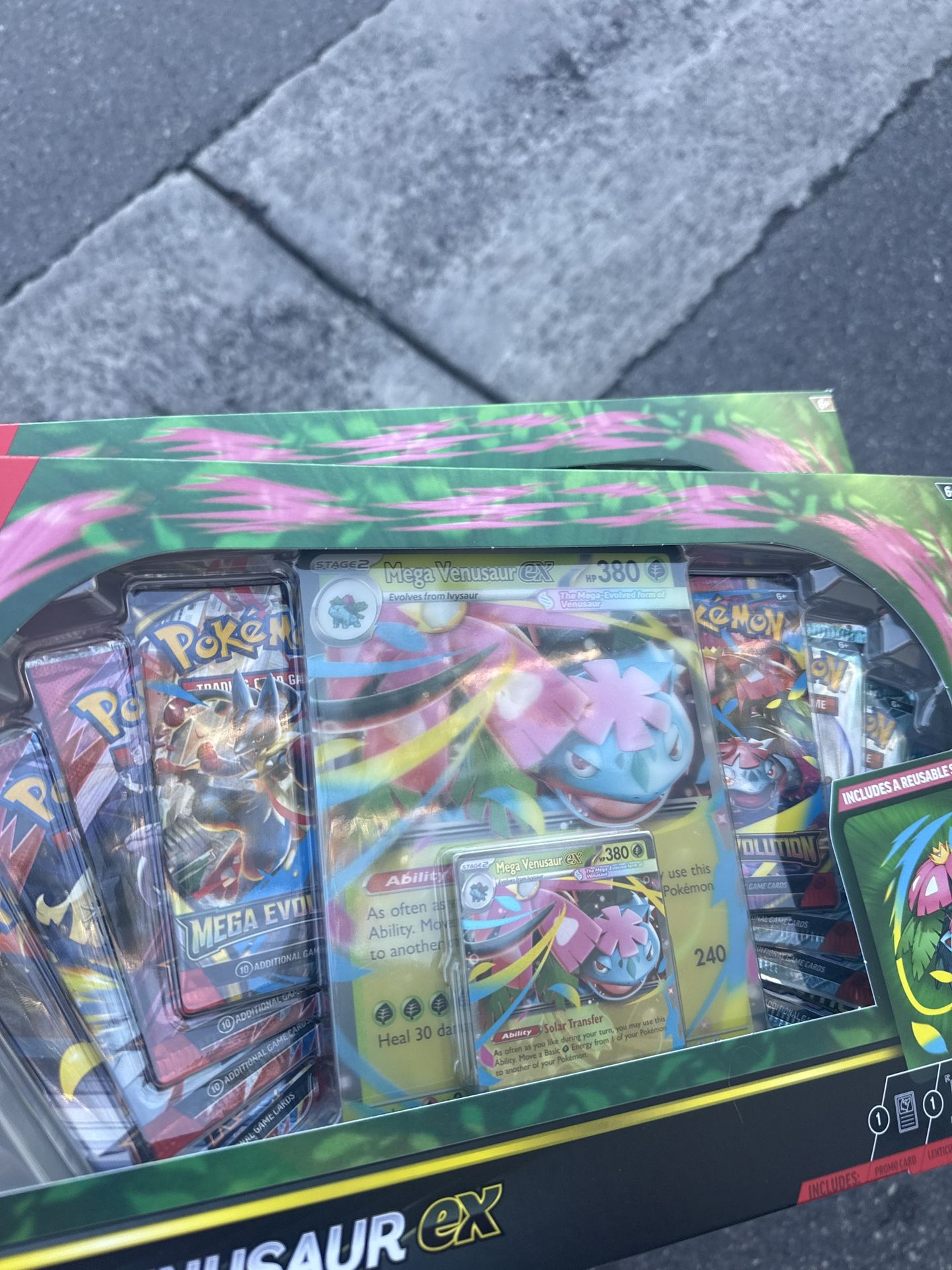 Mega Venusaur Premium Collection Box
