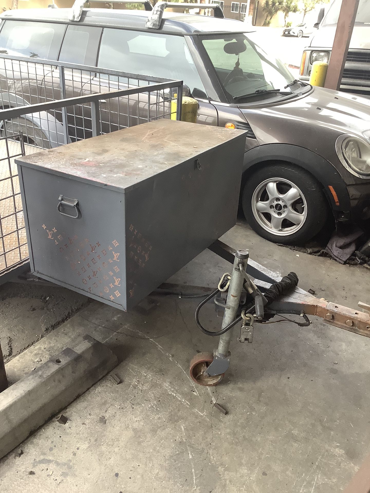 Tow hitch TRAILER 9'L X5'W Tool Box Build On