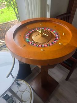 Roulette wheel, roulette roll out felt