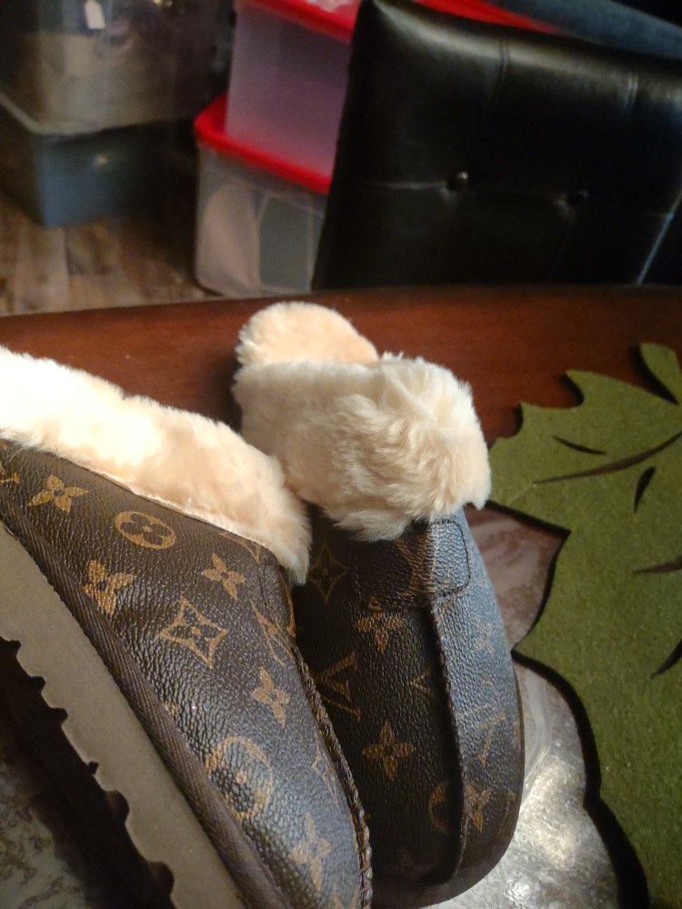 Designer Ugg Shoes(New) Size (12)