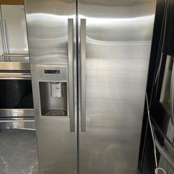 Kenmore Refrigerator Working Great 33x67
