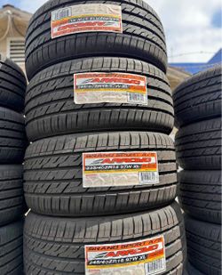245/40/18 Arroyo set de Nueva con 50.000 millas de garantía