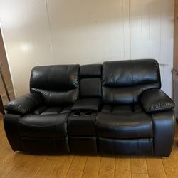 Avenger Black Power Console Loveseat Recliner - Like New