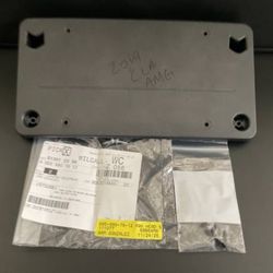 NEW GENUINE MERCEDES BENZ 14-23 CLA250 OEM FRONT LICENSE PLATE BRACKET HOLDER