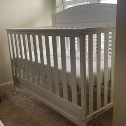Delta Children 4-in-1 Convertible Crib – Never Used
