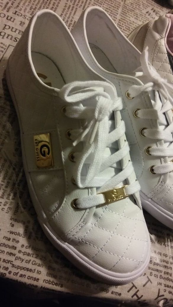 5 pairs of woman's Gym shoes