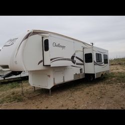 2010 5th Wheel Challenger 