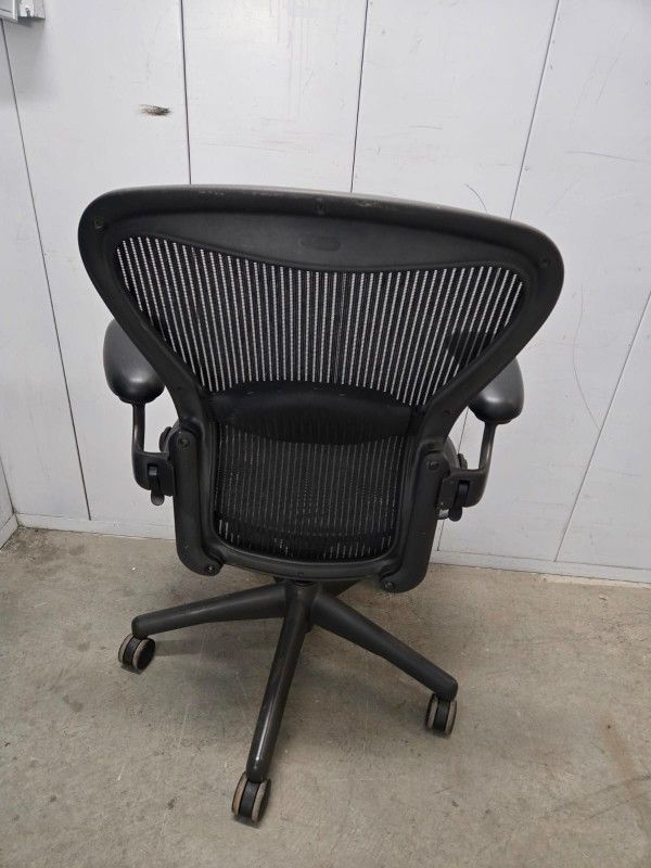 Herman Miller Aeron Size B Fully Ergonomic Task Chair