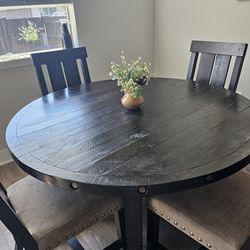 Round Dining Table (needs to be gone)