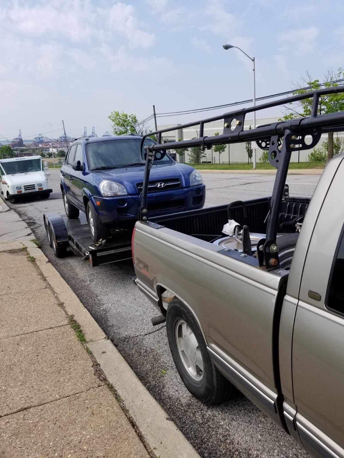 its the truck and the trailer and if the car you tow doesnt turn on