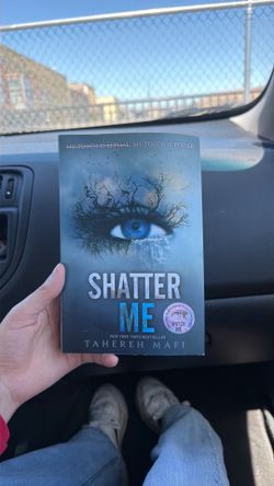 Shatter Me by Tahereh Mafi Paperback