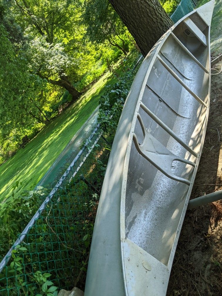 17 Ft Aluminum Canoe