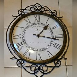 READY TO HANG WALL CLOCK BATTERY OPERATED