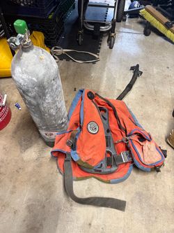 Scuba tank and vest