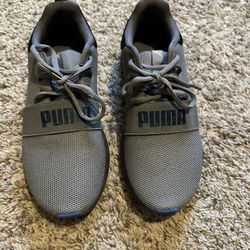 Practically brand new Men PUMA shoes 