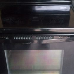 LIKE NEW WHIRLPOOL GLASS TOP STOVE