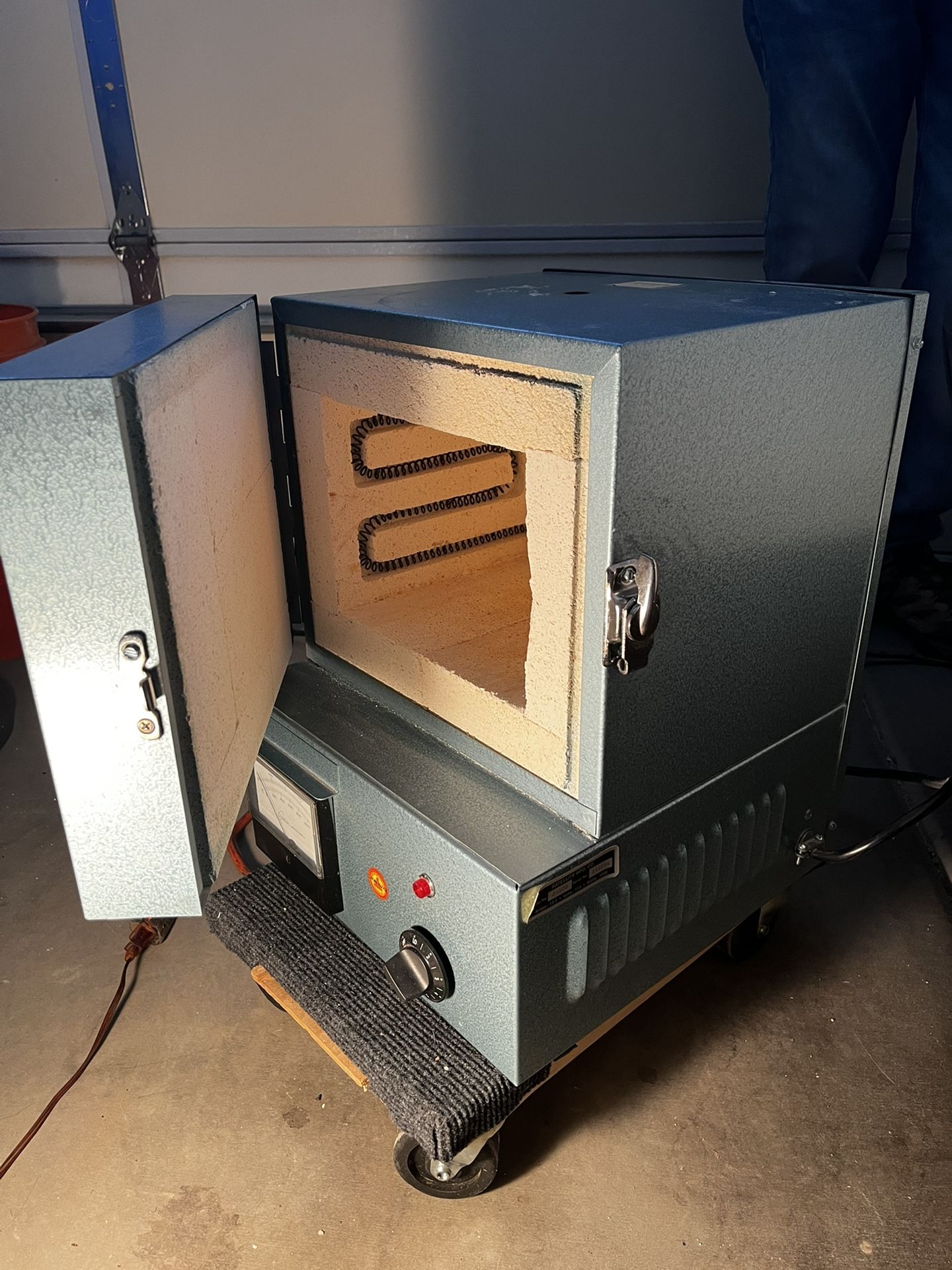 Satellite J-100 Manual Electric Kiln