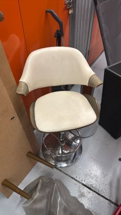 Chair with leveler