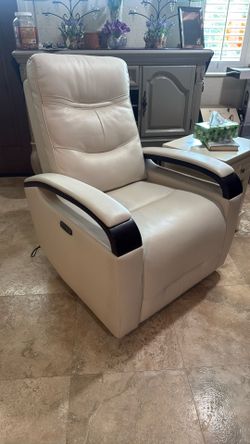 New Leather Recliner Off White