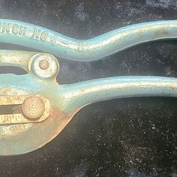VINTAGE W. A. WHITNEY MFG CO. ROCKFORD ILL. USA HAND METAL PUNCH NO. 4 B