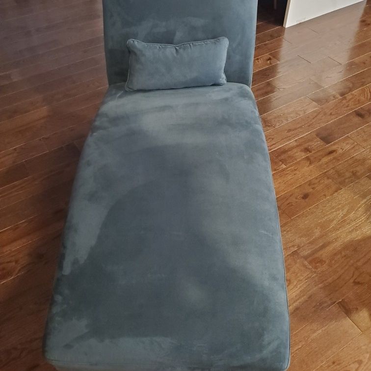 Armless Chaise Lounge