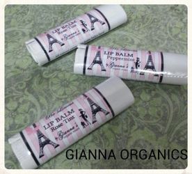 Beeswax moisturizing lip balms