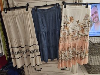 $10 NEW SKIRTS  SIZES M