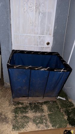 Laundry cart with wheels