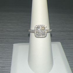  14kt White Gold Cluster Diamond Ring