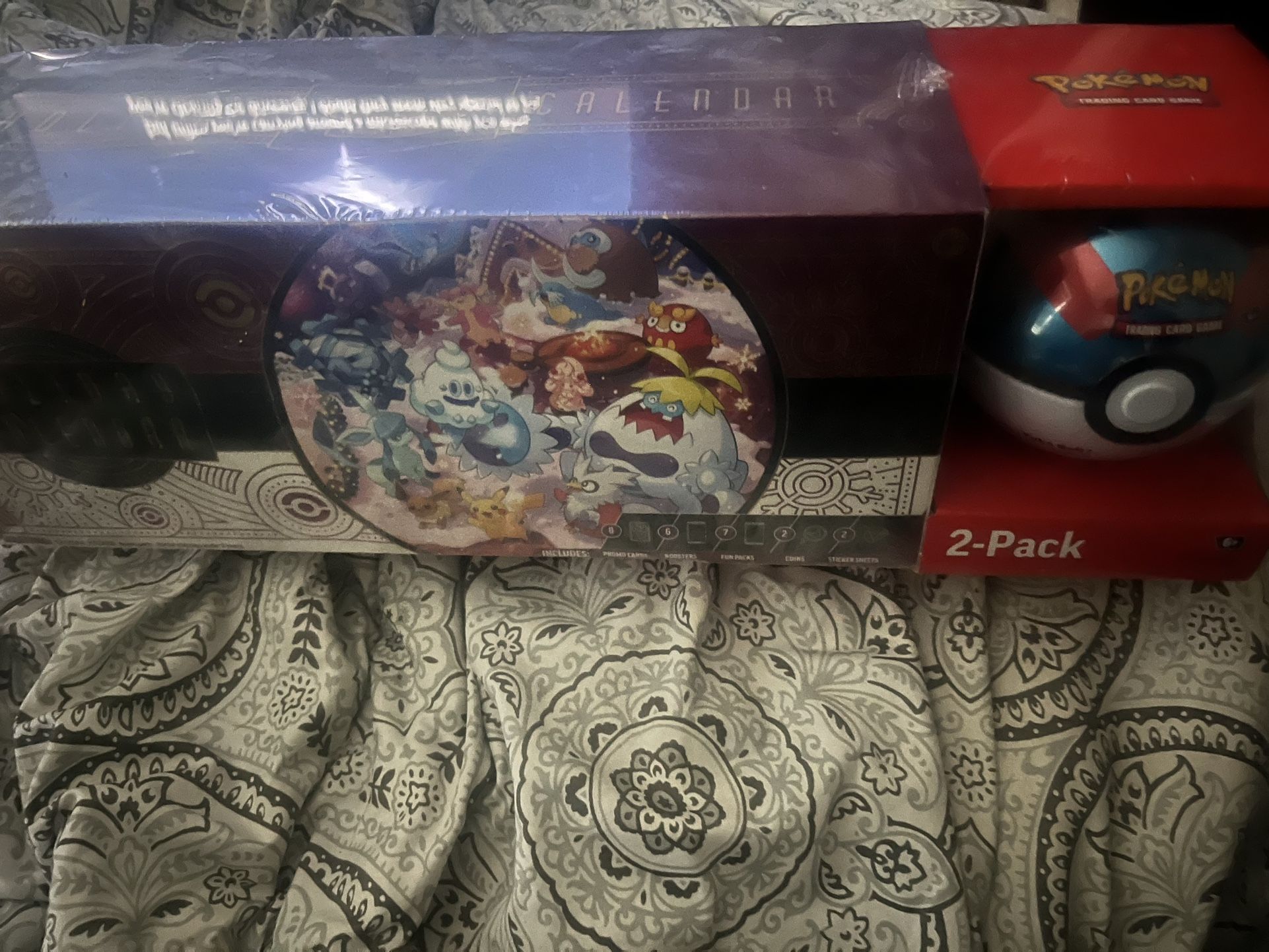 Pokemon 2025 Hoilyday Box