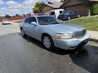 2005 Lincoln Town Car
