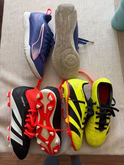 Soccer cleats size 3y