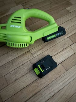 Cordless leaf blower