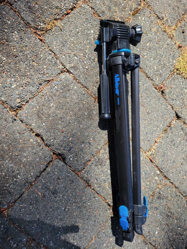 Albinar 5200 Portable Lightweight Tripod