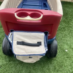 Little Tikes Deluxe Ride & Relax Wagon 